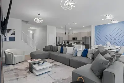 a living room with a couch and a table at Mansão 9Q Paradiso Grande. Piscina, Sala de Jogos in Orlando