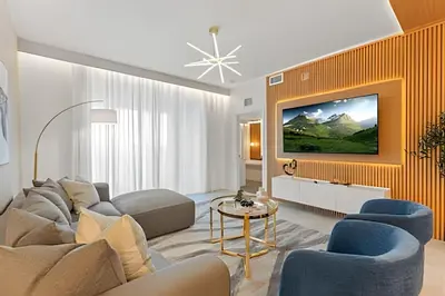 a living room with a couch and a tv on a wall at Apto 2Q Storey Lake — Vista Lago e Clube in Kissimmee