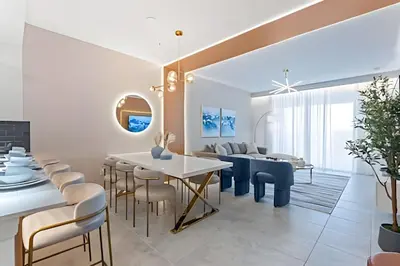 a dining room and living room with a table and chairs at Apto 2Q Storey Lake — Vista Lago e Clube in Kissimmee