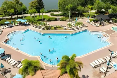 an overhead view of a swimming pool at a resort at Casa 3Q Vista Cay – Perto da Universal & Centro in Orlando