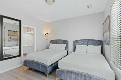 a bedroom with two beds and a mirror at Townhouse Moderno 3 Quartos no Vista Cay Resort in Orlando