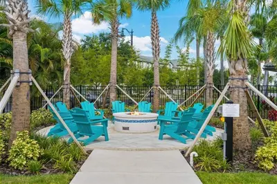 a group of blue chairs and palm trees at Townhouse Moderno 3 Quartos no Vista Cay Resort in Orlando