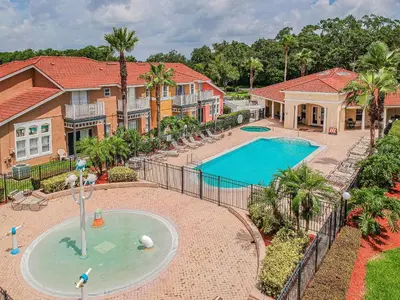 an overhead view of a swimming pool at a house at Casa c/ Piscina Privativa e Game Room in Kissimmee