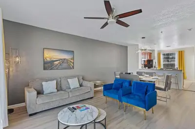 a living room with a couch and a table at Apartamento 3 Quartos no Vista Cay Resort in Orlando