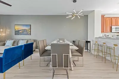 a dining room with a table and chairs at Apartamento 3 Quartos no Vista Cay Resort in Orlando