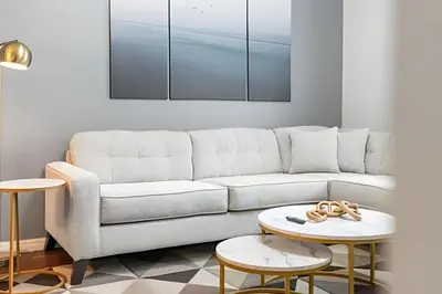 a living room with a couch and two tables at Casa 3Q Moderna c/ Piscina e Clube Resort in Kissimmee