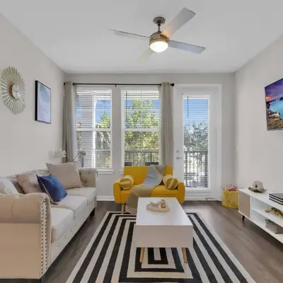 Modern 2 Bedrm Apartment with fast Wi-fi - Apartment