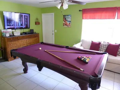a purple pool table in a living room at Perfecto Mundo 3, Orlando Area 5BR-2BA-Outdoor Pool-Jacuzzi-Billiard in Orlando