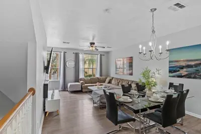 a dining room and living room with a table and chairs at Apartamento 3 Quartos no Vista Cay Resort in Orlando