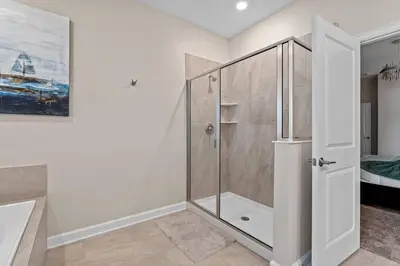 a shower with a glass door in a bathroom at Casa 7Q Storey Lake c/ Piscina, Spa e Game Room in Kissimmee