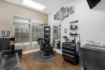 a hair salon with a chair and a barber shop at 3 Bedrooms 2 Bathrooms Lucaya Village townhouse in Kissimmee