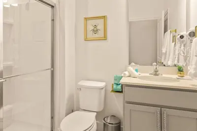 a bathroom with a toilet and a sink and a shower at Casa 5Q Moderna c/ Piscina – 15min Disney in Orlando