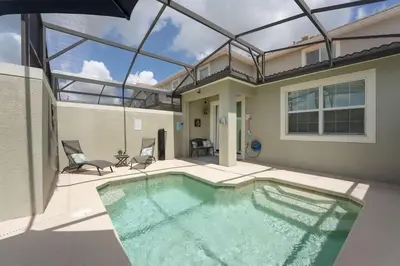a swimming pool in a house with a glass ceiling at Casa 5Q c/ Piscina Privativa no Storey Lake in Kissimmee