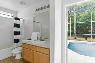 a bathroom with a tub and a sink and a toilet at Vila 4Q com Piscina Privativa – Lake Berkley in Kissimmee