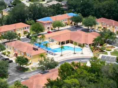 an aerial view of a resort with a swimming pool at Vila 4Q com Piscina Privativa – Lake Berkley in Kissimmee