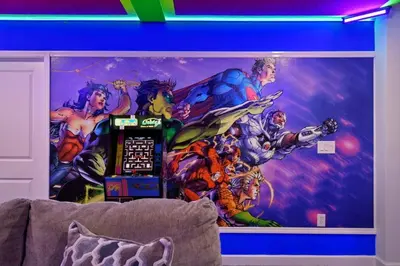 a wall with a superhero mural in a room at Casa 9Q em Resort c/ Piscina – 11km da Disney in Kissimmee