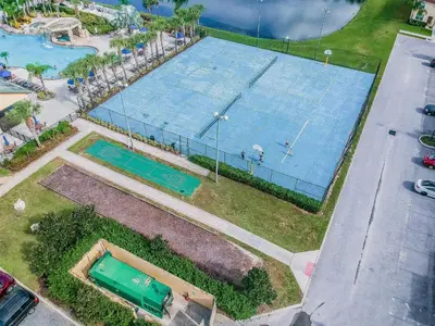 an overhead view of a large swimming pool at 4Q/ Paradise Palms com Piscina Privativa in Kissimmee