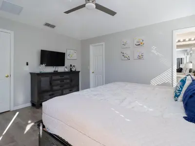 a bedroom with a bed and a ceiling fan at Holiday Home 4-Schlafzimmer-Ferienhaus mit Whirlpool by Interhome in Kissimmee