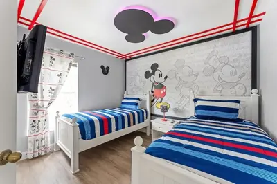 a bedroom with two beds and a mickey mouse mural at Casa 4Q Comfort Resort‑Style em Emerald Island in Kissimmee
