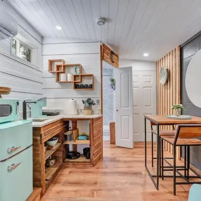 Peaceful Lake View Retreat Near Parks 10 Minutes to Downtown