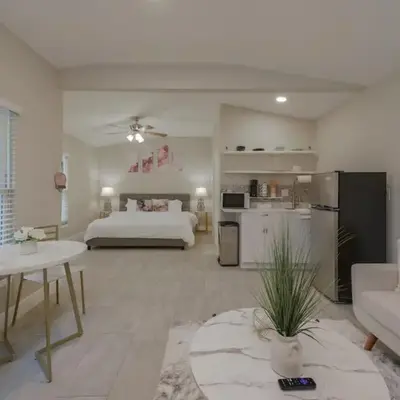 Private Studio near parks and Downtown