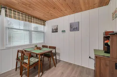 a dining room with a table and chairs at Modern Downtown Orlando Studio in a Prime Location in Orlando