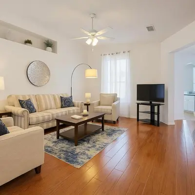 a living room with a couch and a table at Casa 3Q c/ Piscina — 10 min da Disney in Kissimmee