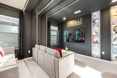 a living room with a couch and a sign on the wall at Casa 12Q no Paradiso Grande, perto da Disney in Orlando
