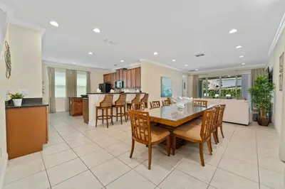 a dining room and kitchen with a table and chairs at Amazing Stay 10 min from Disney in Orlando