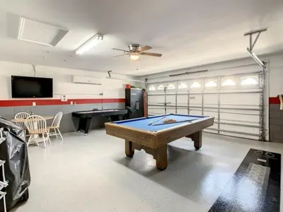 a room with a ping pong table in a garage at Holiday Home Familien-Pool-Rückzug nur 2-5 Meilen von Disney entfernt by Interhome in Kissimmee