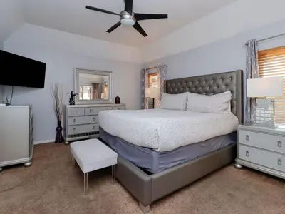 a bedroom with a bed and a ceiling fan at Holiday Home Villa mit 6 Schlafzimmern und atemberaubendem Seeblick by Interhome in Kissimmee