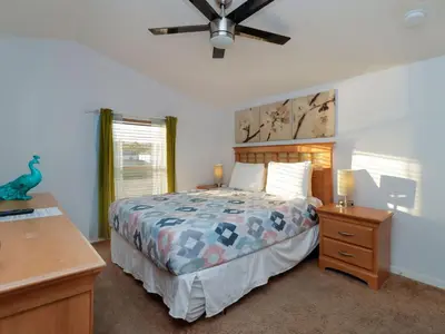 a bedroom with a bed and a ceiling fan at Holiday Home Villa mit 6 Schlafzimmern und atemberaubendem Seeblick by Interhome in Kissimmee