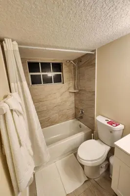 a bathroom with a toilet and a tub and a sink at Apartment 3-Bett-Eigentumswohnung Familienspaß in der Nähe von Disney by Interhome in Kissimmee