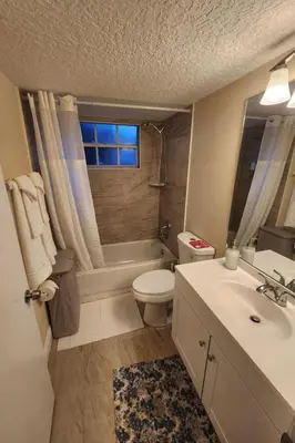 a bathroom with a toilet and a tub and a sink at Apartment 3-Bett-Eigentumswohnung Familienspaß in der Nähe von Disney by Interhome in Kissimmee