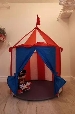 a red white and blue circus tent in a room at Apartment 3-Bett-Eigentumswohnung Familienspaß in der Nähe von Disney by Interhome in Kissimmee