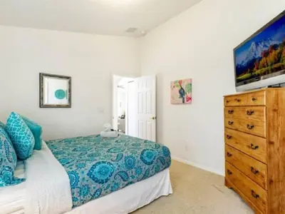 a bedroom with a large bed and a dresser at Holiday Home 3-Schlafzimmer Value Plus Haus mit privatem Pool by Interhome in Kissimmee