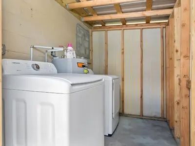 a washer and dryer in a room at Bungalow near Universal, Disney, and Downtown Orlando in Orlando