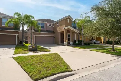 a large house with a driveway and a house at Casa 6Q Bella Vida Resort – Perto Disney in Kissimmee