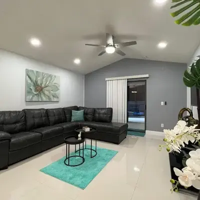 Beautiful pool home 15 minutes from Disney!