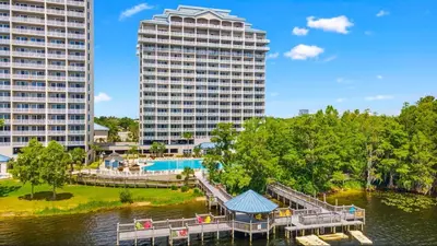 Gallery image of Lakefront Resort Condo near Disney & Epic Universe in Orlando