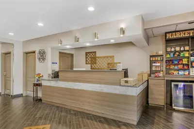a grocery store with a counter in a store at Best Western Plus Sanford Airport/Lake Mary Hotel in Sanford