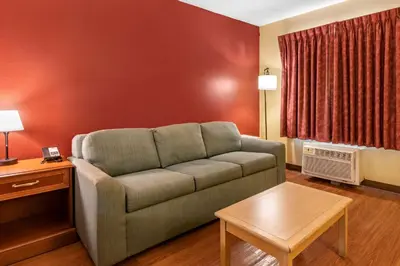 a living room with a couch and a table at Econo Lodge Inn & Suites Maingate Central in Kissimmee