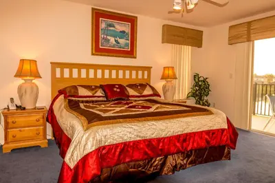 a bedroom with a bed and two lamps and a window at Suaimhneas in Kissimmee