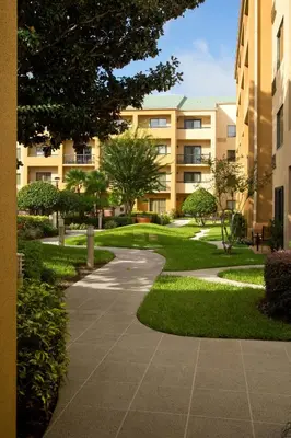 a walkway in front of an apartment building at Courtyard Orlando International Drive/Convention Center in Orlando