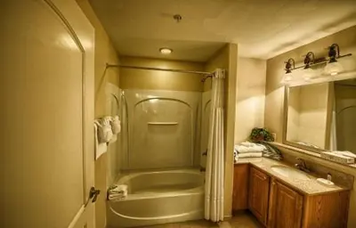 a bathroom with a bath tub and a sink at Condo Blue Heron in Orlando