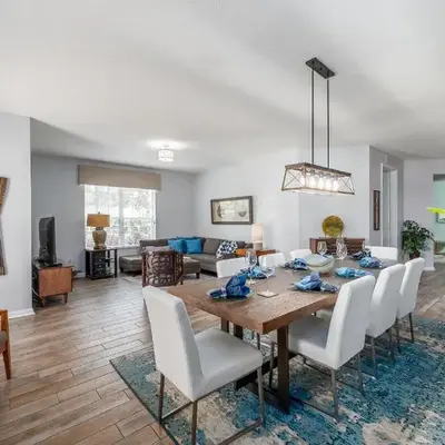 La Vista Lakeview Condo
