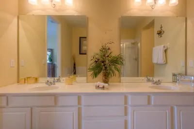 a bathroom with two sinks and a large mirror at Palm Villa in Orlando