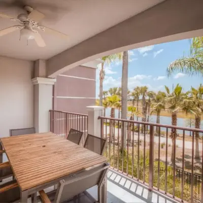 Beautiful LAKEVIEW Deluxe Condo Near Theme Parks