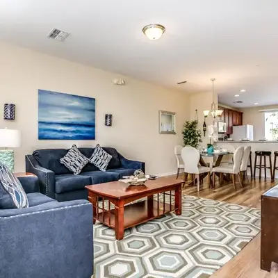 Spacious Vista Cay Townhome Newly Furnished