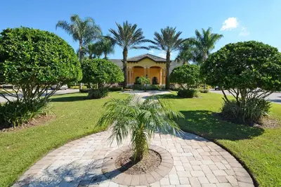 a palm tree in front of a house at Close To Clubhouse, Bbq, Wifi-3001Ppr in Kissimmee